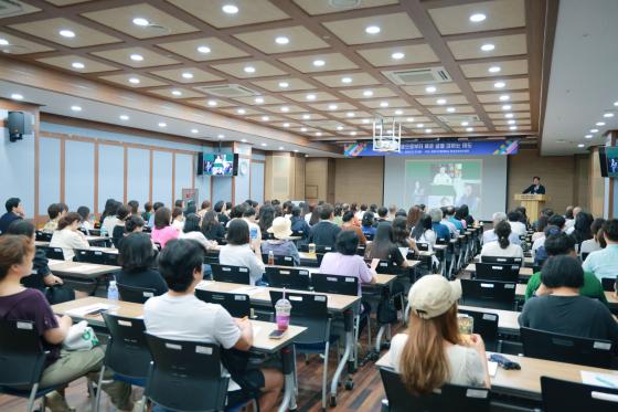 원광디지털대가 유성호 서울대 법의학교실 교수를 초청해 여름방학 인문학 특강을 실시했다./사진제공=원광디지털대