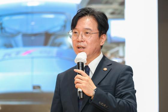 迵 뵿  ƴ ûȦ ϰ ִ./=ƴ