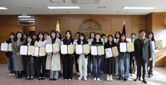 ���α��� '��14ȸ ���� �������� Ž����ȸ'���� �Ի��� �л����� �û�� �� ����Կ��ϰ� �ִ�./��������=���α���