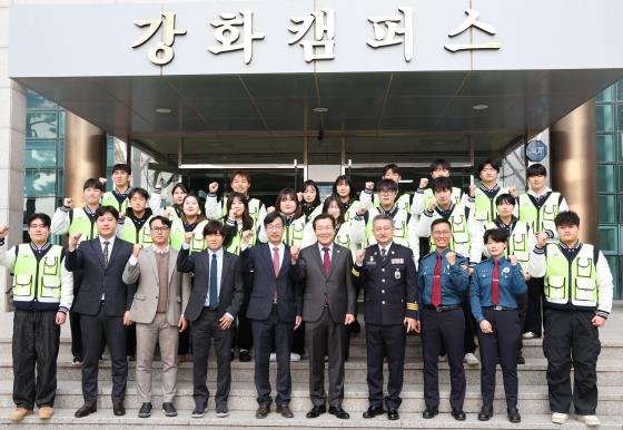 Ⱦ õ ȭ ڵ  ﺰ  âܽ  Կϰ ִ./=Ⱦ