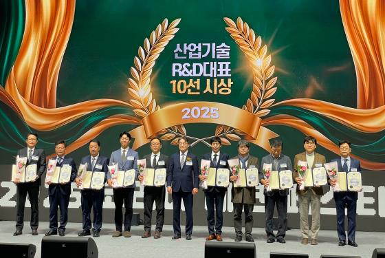 ����ö �ѱ����д� ����������(������ 2��°)�� '������ ���������Ż�' �û�� �� ����Կ��ϰ� �ִ�./��������=�ѱ����д�