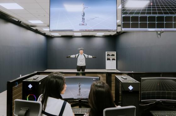 �ܱ��� �л����� ���̿��ｺ�÷��ֿ��� AI���κ���IoT ����� ü���ϰ� �ִ�./��������=�ܱ���