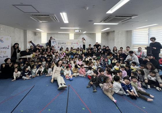 �浿�� �л����� ������ �� ���翡 �����ϴ� ��̵��� ������� ��ɱ�� ����Ȱ���� ���ƴ�./��������=�浿��