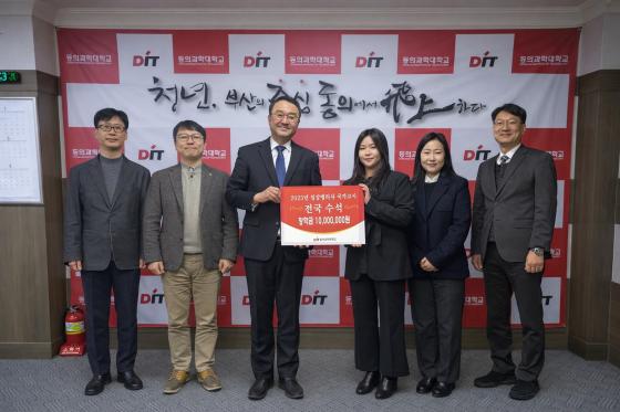 �迵�� ����(���� 3��°)�� ������ �ӻ󺴸��� �л�(���� 4��°)�� ���б� �����Ŀ��� ����Կ��ϰ� �ִ�./��������=���ǰ��д�