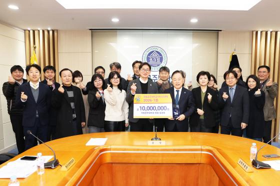 �Ӱ�ȣ ����(���� ������ 3��°)�� ����� ���ִ� ���������� '�Ƴʽ�Ŭ�� ������� ��Ź��' �� ����Կ��ϰ� �ִ�./��������=���ִ�