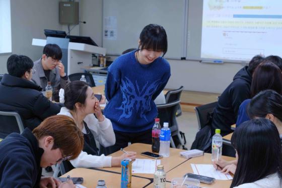 �ѱ�� �л����� '��ǰ ���丵' ���α׷��� �����ϰ� �ִ�./��������=�ѱ��