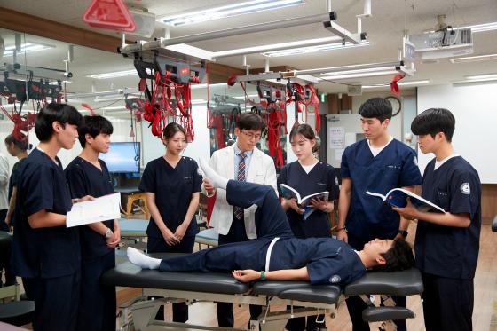 ������ ����ġ���а� �л����� �ǽ� ������ �����ϰ� �ִ�./��������=������