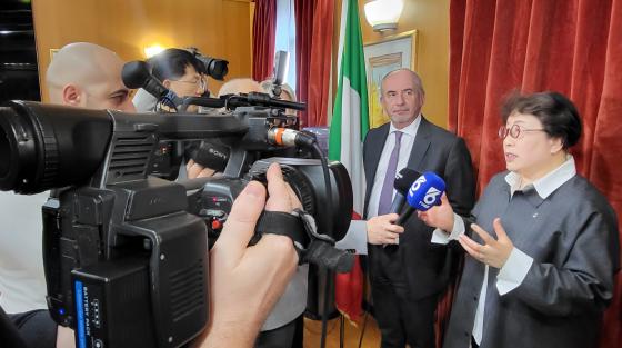 ������ ����� ����(������)�� ������ �� ��Ż���� ���� ��а� ���ͺ��ϰ� �ִ�./��������=�����