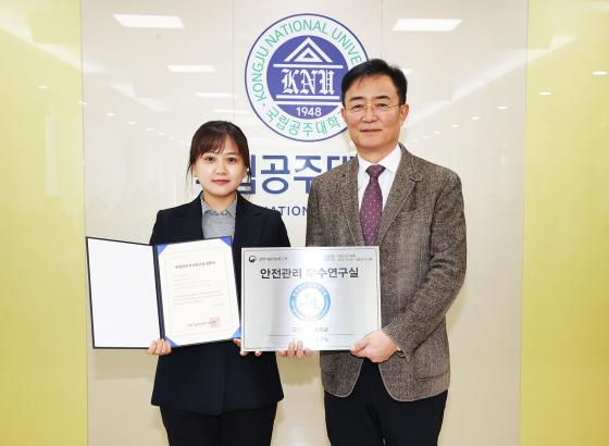 ������ ���ִ� ȯ�汳���� ����(����)�� '�������� ���������' �������� ��� ����Կ��ϰ� �ִ�./��������=���ִ�