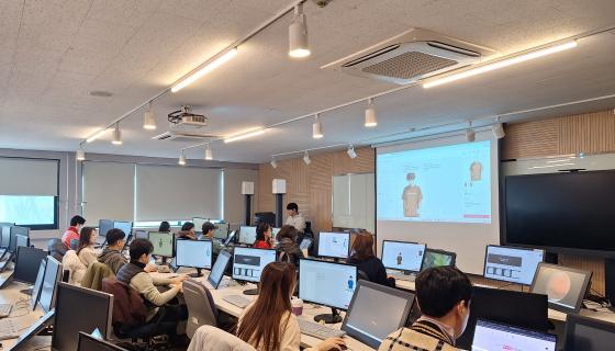 30�� �̻� ��� ����ڿ� ���� ���� �۰�, PD ���� 'AI ���� ������ ����' ������ ��� �ִ�./��������=������