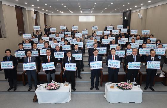 ��õ�� ����ü ���������� '�۷��ô���30 ���' ������ ����ϴ� ������ ��� �ִ�./��������=��õ���