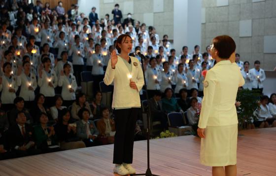 ���ο��� ��ȣ�а� �л����� �����ð��� �����ϰ� �ִ�./��������=���ο���