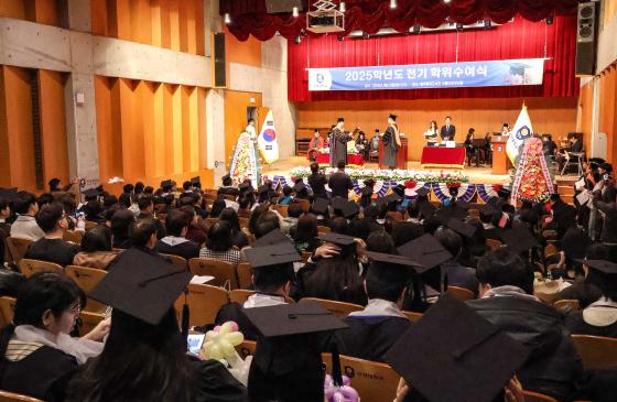 �層�� �Ⱦ�� ������ ������ ��ǥ���� �������� �����ϰ� �ִ�./��������=�Ⱦ��