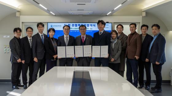 ���ϰ����� ������, �߱����տ� �����ڵ��� �������� �� ����Կ��ϰ� �ִ�./��������=���ϰ���