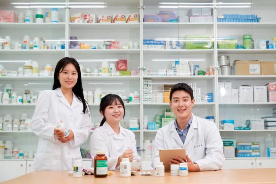 삼육대 약대 재학생들이 기념촬영하고 있다./사진제공=삼육대