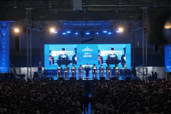 �ۺ��� ��õ��� ������ '2026�г⵵ ���Ի� ���н�'���� ȯ�����ϰ� �ִ�./��������=��õ���