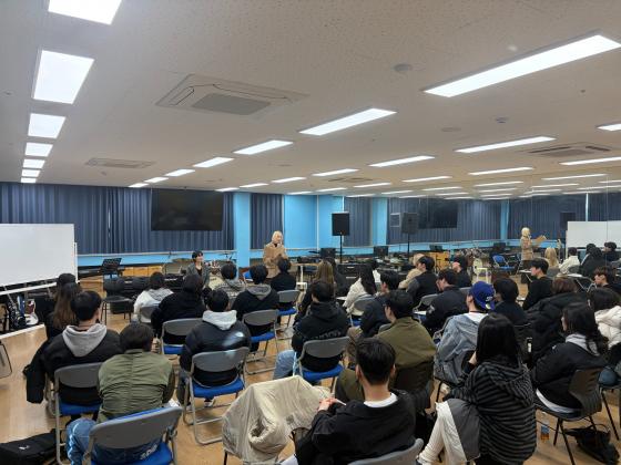 ������ K-�ǿ����ǰ� �а����� ���Ի� ���������̼��� �����ϰ� �ִ�./��������=����