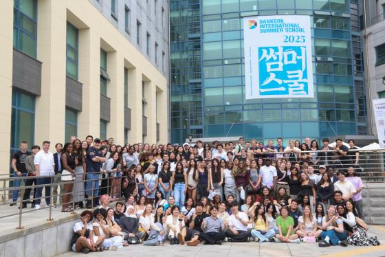 '2025�� �ܱ��� ���������б�'�� ������ �ܱ��� �л����� ����Կ��ϰ� �ִ�./��������=�ܱ���