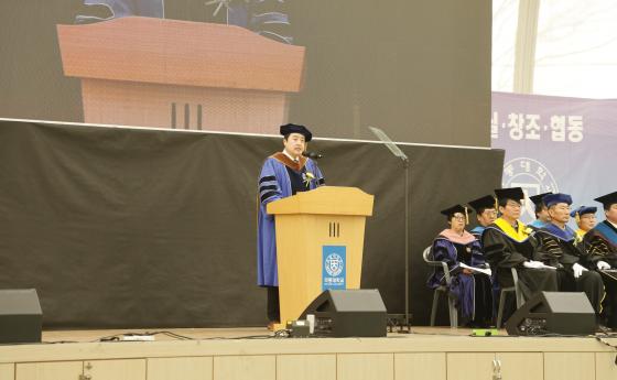 ������ �ص��� ������ '2026�г⵵ ��ȸ�������� �����н��� ���н�'���� ȯ�����ϰ� �ִ�./��������=�ص���