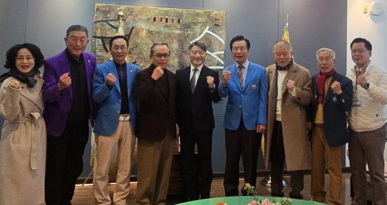 ���̴�� ���ѡ������ũ������ȸ �����ڵ��� ����ȸ �� ����Կ��ϰ� �ִ�./��������=���̴�