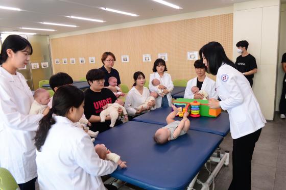 �뱸���Ǵ� ����ġ��� �л����� �ǽ������ϰ� �ִ�./��������=�뱸���Ǵ�