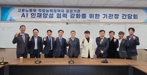 �ѱ��� �ѱ�����η°���, �ѱ������ش� �����ڵ��� ����ȸ �� ����Կ��ϰ� �ִ�./��������=�ѱ��