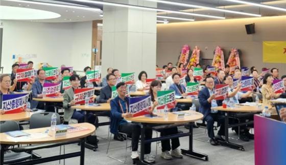 �ѱ����Ļ������ ȸ������ ������ȭ�� �䱸�ϰ� �ִ�./��������=������