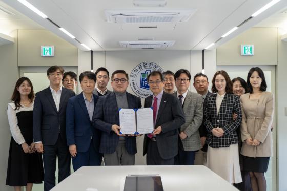 ���ϰ����� YBM �����ڵ��� �������� �� ����Կ��ϰ� �ִ�./��������=���ϰ���