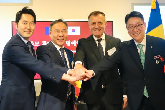 ü�ڸ� ���� �縶�Ͼ� ���(���� 3��°)�� ���ظ� ���ﺥó���п��� ����(������)�� ����Կ��ϰ� �ִ�./��������=ȣ����