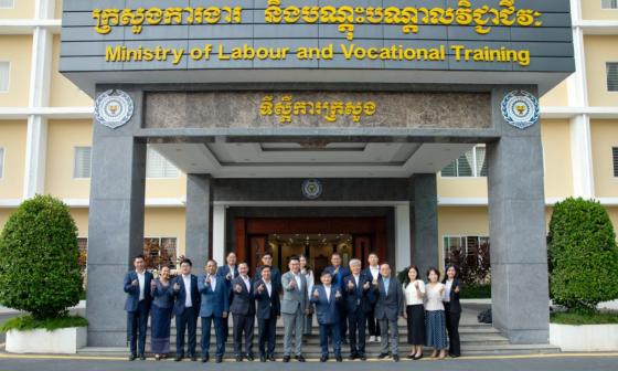 �߿��� �湮�ܰ� į����� �뵿�����Ʒú� �����ڵ��� ����Կ��ϰ� �ִ�./��������=�߿���