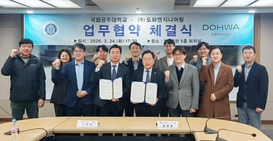 ���ִ�� ��ȭ�����Ͼ �����ڵ��� �������� �� ����Կ��ϰ� �ִ�./��������=���ִ�