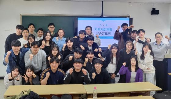 �ص��� �۾�ġ���а� �л����� �ǽ���ǥȸ �� ����Կ��ϰ� �ִ�./��������=�ص���