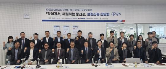 ���ϰ����� ������, ���Ϸκ�ƽ��, �κ��������Ƽ �߼Һ�ó��� �����ڵ��� ����Կ��ϰ� �ִ�./��������=���ϰ���