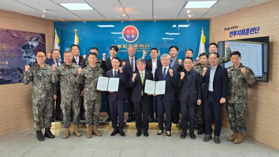 �Ǿ��� �������������Ʒô� �����ڵ��� �������� �� ����Կ��ϰ� �ִ�./��������=�Ǿ��