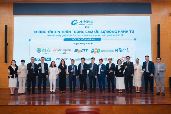 ��õ��� ��Ʈ�� FPT�� �����ڵ��� '�ݵ�ü ǻó ����'���� ����Կ��ϰ� �ִ�./��������=��õ��