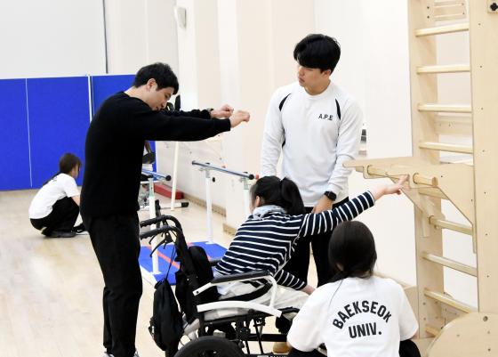 ���� ��־Ƶ����� '�ǹٱ� ü������'�� �����ϰ� �ִ�./��������=�鼮��