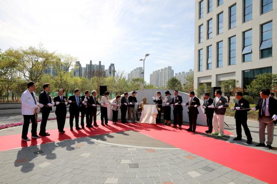 �Ǿ���̹��� ���ܺ���� ����� �Ǿ�� �������� ����� �����ϰ� �ִ�./��������=�Ǿ���̹���