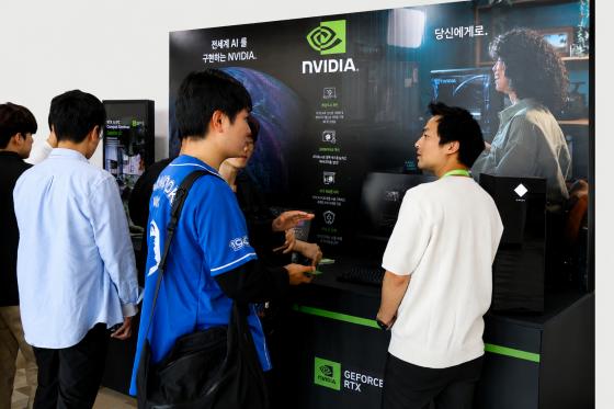 �ܱ��� �л����� ������ ���� �ν����� AI PC�� ü���ϰ� �ִ�./��������=�ܱ���