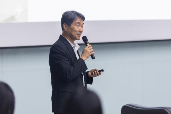 이주호 전 교육부장관이 호서대에서 강연하고 있다./사진제공=호서대