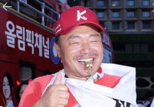 김흥국, 오늘(4일) 삭발..콧수염 면도 잇는 16강 진출 퍼포먼스