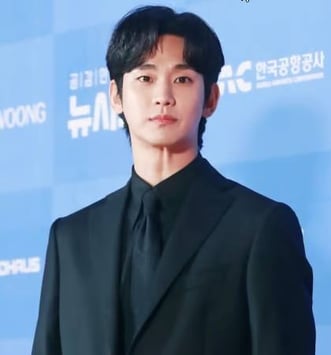 김수현, 故 김새론 논란 다음 주 입 연다..&quot;근거 없는 루머 대응&quot;