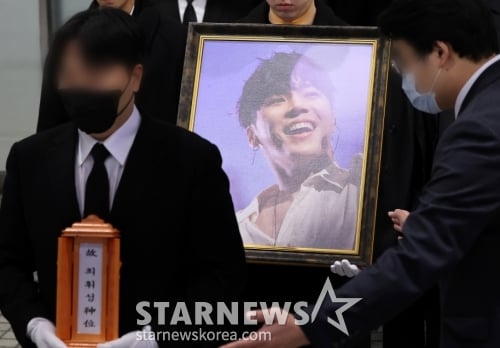 하늘도 슬퍼한 故휘성 영면, 눈물 바다된 영결식..&quot;영원히 훌륭한 아티스트&quot; [스타현장][종합]