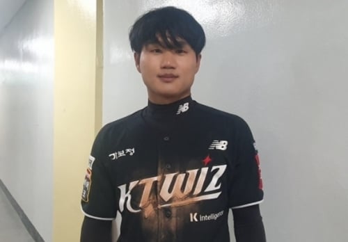 &#39;손등 강타→교체 거부&#39; 0할타자 투혼서 빅이닝 시작