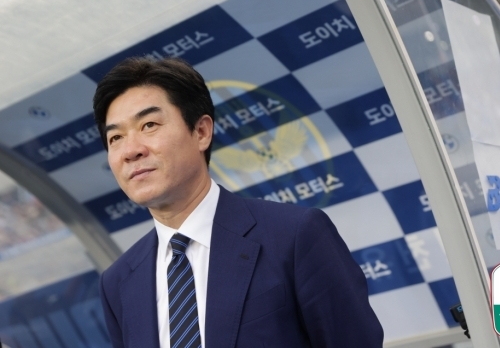 &#39;10점 차 1위&#39; 윤정환 감독 &quot;독주 체제 맞나? 잘 모르겠다&quot; [수원 현장]
