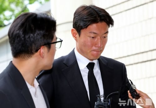 황의조 선수 생명 위기, 이젠 소속팀도 없다