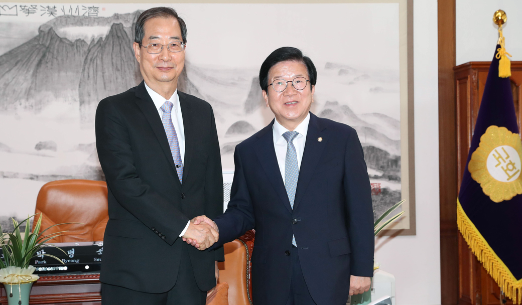 진보·보수 정부 중용 한덕수 총리, 박병석 국회의장 예방